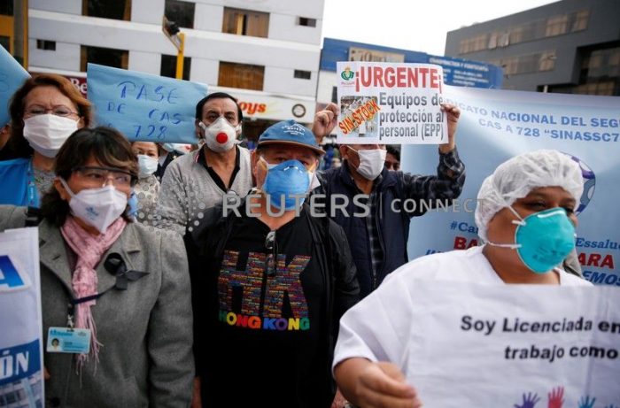 Perú reabre centros comerciales mientras contagios por coronavirus ya superan los 240.000 Perú reabre centros comerciales mientras contagios por coronavirus ya superan los 240.000