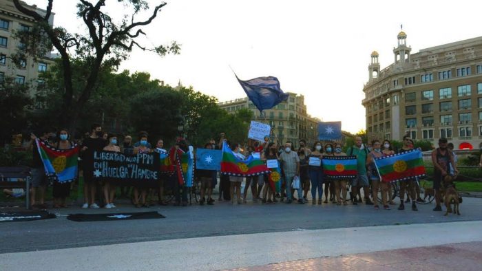 Colectividades migrantes en Barcelona organizaron actividad solidaria por situación de presos mapuche en huelga de hambre Colectividades migrantes en Barcelona organizaron actividad solidaria por situación de presos mapuche en huelga de hambre