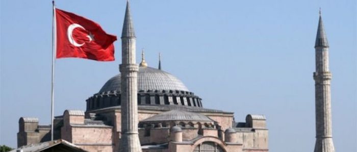 Escritor turco Nedim Gürsel: “Santa Sofía pertenece a la humanidad y no solamente a Turquía, a pesar de estar en Estambul” Escritor turco Nedim Gürsel: “Santa Sofía pertenece a la humanidad y no solamente a Turquía, a pesar de estar en Estambul”