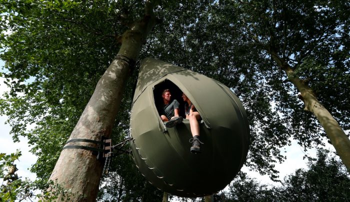 Los belgas pasan sus vacaciones en los árboles ya que el COVID-19 les impide viajar Los belgas pasan sus vacaciones en los árboles ya que el COVID-19 les impide viajar