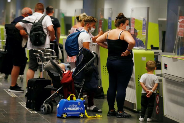Nuevas restricciones de viajes arruinan verano en Europa mientras el mundo encara nueva ola viral Nuevas restricciones de viajes arruinan verano en Europa mientras el mundo encara nueva ola viral