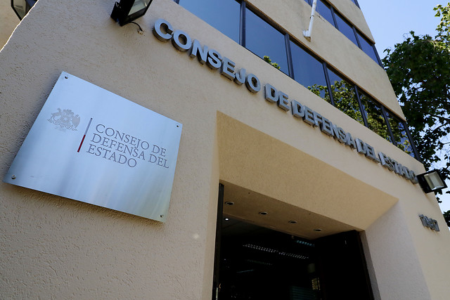 CDE presentó querella criminal contra tres funcionarios municipales de Viña del Mar por pago excesivo de horas extras CDE presentó querella criminal contra tres funcionarios municipales de Viña del Mar por pago excesivo de horas extras
