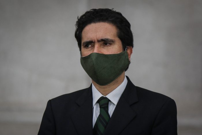 Briones al filo de la cornisa: ministro de Hacienda saca ronchas en lado y lado Briones al filo de la cornisa: ministro de Hacienda saca ronchas en lado y lado