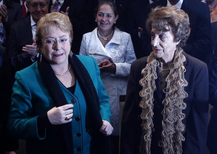 Bachelet llega a Chile para despedirse de su madre Ángela Jeria y agradece mensajes «de simpatía y condolencias» Bachelet llega a Chile para despedirse de su madre Ángela Jeria y agradece mensajes