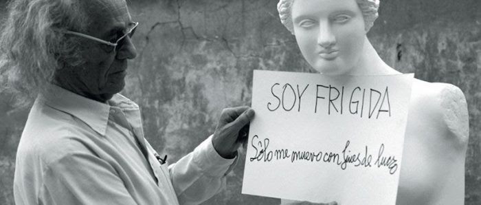 Recorrido «Anti Exposición: no siga la flecha» con trabajos de Nicanor Parra en su casa de La Reina vía online Recorrido «Anti Exposición: no siga la flecha» con trabajos de Nicanor Parra en su casa de La Reina vía online