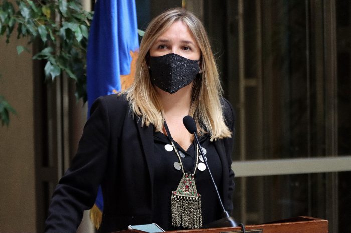 Diputada Hoffmann pide al Gobierno que modifique protocolo sanitario para que Bachelet pueda asistir al funeral de su madre Diputada Hoffmann pide al Gobierno que modifique protocolo sanitario para que Bachelet pueda asistir al funeral de su madre