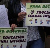 Hablar sobre sexualidad continúa siendo un tabú: los pendientes de la educación sexual en Chile