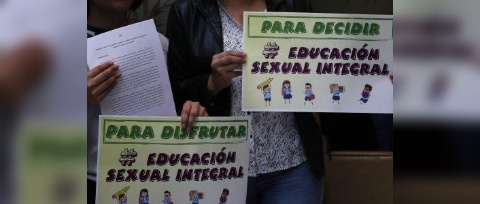 Hablar sobre sexualidad continúa siendo un tabú: los pendientes de la educación sexual en Chile Hablar sobre sexualidad continúa siendo un tabú: los pendientes de la educación sexual en Chile