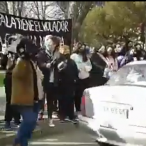 Caso Antonia: Se registran manifestaciones afuera de la cárcel de Temuco por la llegada de Martín Pradenas