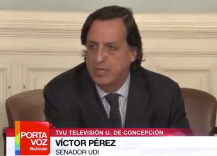 El día en que el flamante ministro del Interior Víctor Pérez (UDI) se opuso a las farmacias populares