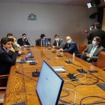 Polémica en sesión por retiro de la AFP: oposición exige que ministros estén presentes en la sala y no en reuniones paralelas para “comprar votos”
