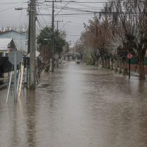 Por pronóstico de lluvias: Aguas Andinas llama a hacer un correcto uso de la red de alcantarillados y evitar accidentes