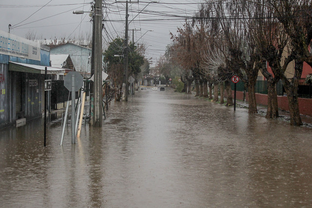 Por pronóstico de lluvias: Aguas Andinas llama a hacer un correcto uso de la red de alcantarillados y evitar accidentes Por pronóstico de lluvias: Aguas Andinas llama a hacer un correcto uso de la red de alcantarillados y evitar accidentes