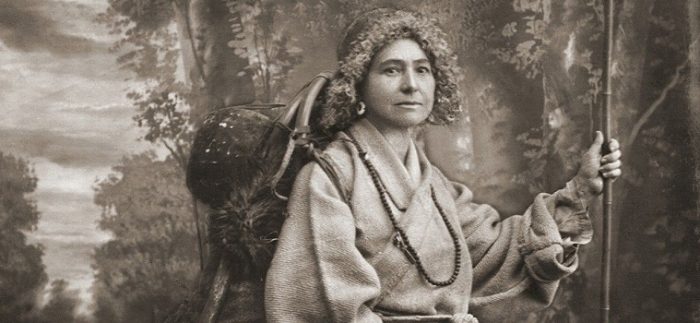 Cita de libros: Alexandra David-Neel, la primera occidental budista que entró en Lhasa a los 55 años tras recorrer 2 mil kilómetros a pie por el Himalaya Cita de libros: Alexandra David-Neel, la primera occidental budista que entró en Lhasa a los 55 años tras recorrer 2 mil kilómetros a pie por el Himalaya