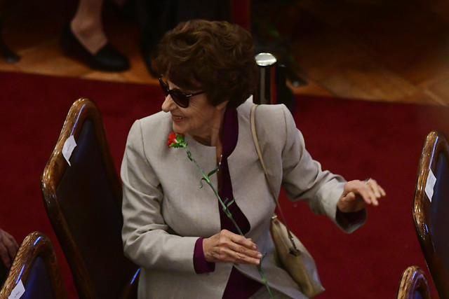 Una “mujer sabia y valiente”: mundo político efectúa un transversal reconocimiento a la figura de Ángela Jeria Una “mujer sabia y valiente”: mundo político efectúa un transversal reconocimiento a la figura de Ángela Jeria