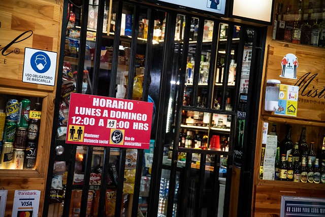 Patente de alcoholes: diputados piden que municipios cobren segunda cuota sólo por el tiempo que locales alcanzaron a operar antes de cerrar por cuarentena