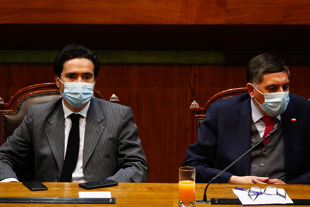 El controvertido papel de los ministros Briones y Alvarado en el Congreso y su dura crítica en Sala al retiro del 10% de fondos AFP El controvertido papel de los ministros Briones y Alvarado en el Congreso y su dura crítica en Sala al retiro del 10% de fondos AFP