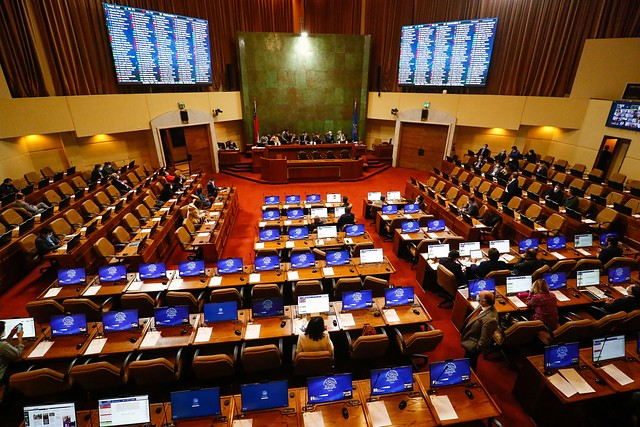 Tensión al máximo por proyecto que tiene en jaque a La Moneda: Cámara de Diputados vota hoy en particular retiro extraordinario del 10% de fondos de las AFP Tensión al máximo por proyecto que tiene en jaque a La Moneda: Cámara de Diputados vota hoy en particular retiro extraordinario del 10% de fondos de las AFP