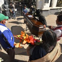 Vivir con muertos: el drama en la región boliviana de Cochabamba debido al colapso de cementerio por el Covid-19