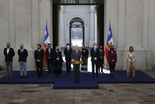 La última carta de La Moneda: Presidente Piñera pone sobre la mesa bonos, préstamo estatal y subsidios para la clase media y «cirugía mayor» a las AFP La última carta de La Moneda: Presidente Piñera pone sobre la mesa bonos, préstamo estatal y subsidios para la clase media y