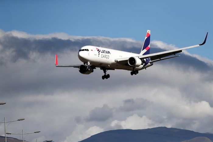 Sindicato brasileño intentará acuerdo de último minuto con Latam para evitar destrucción de 2.700 puestos de trabajo Sindicato brasileño intentará acuerdo de último minuto con Latam para evitar destrucción de 2.700 puestos de trabajo