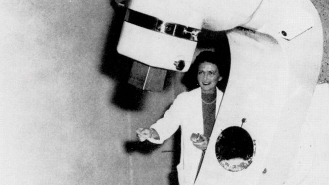 Vera Peters, la médica que ayudó a que millones de mujeres con cáncer de mama preservaran sus senos (y fue criticada por eso) Vera Peters, la médica que ayudó a que millones de mujeres con cáncer de mama preservaran sus senos (y fue criticada por eso)
