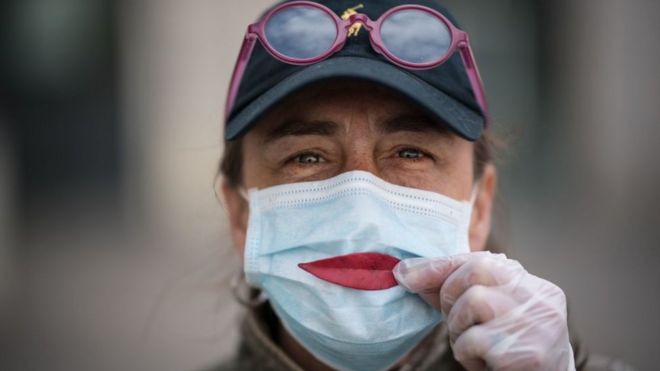 Mascarillas contra el coronavirus: no sólo evitan la propagación de covid-19, sino que pueden reducir los síntomas en caso de infección Mascarillas contra el coronavirus: no sólo evitan la propagación de covid-19, sino que pueden reducir los síntomas en caso de infección