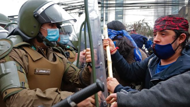 Mapuches en Chile: 4 claves para entender el centenario conflicto que enfrenta al pueblo indígena y el Estado Mapuches en Chile: 4 claves para entender el centenario conflicto que enfrenta al pueblo indígena y el Estado