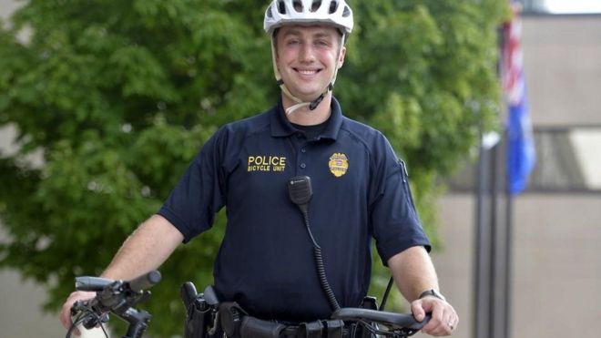 Jacob Blake: identifican como Rusten Sheskey al policía que le disparó 7 veces por la espalda en Wisconsin Jacob Blake: identifican como Rusten Sheskey al policía que le disparó 7 veces por la espalda en Wisconsin