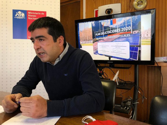 Piden la renuncia del seremi de Bienes Nacionales de Aysén tras decirle “viejas de mierda” a las dirigentas de Tortel Piden la renuncia del seremi de Bienes Nacionales de Aysén tras decirle “viejas de mierda” a las dirigentas de Tortel