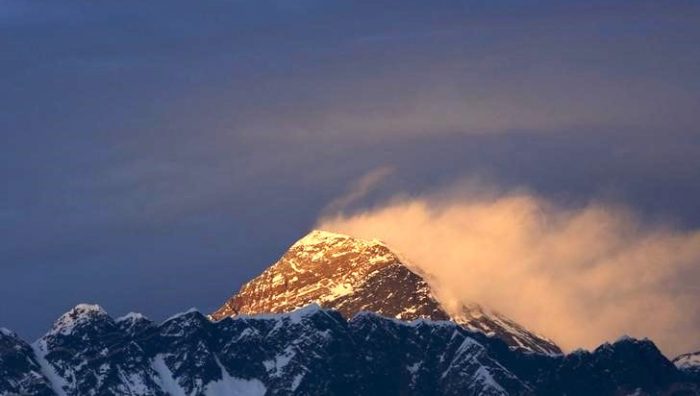 Nepal reabrirá el Everest a los escaladores pese a aumento de casos de coronavirus Nepal reabrirá el Everest a los escaladores pese a aumento de casos de coronavirus