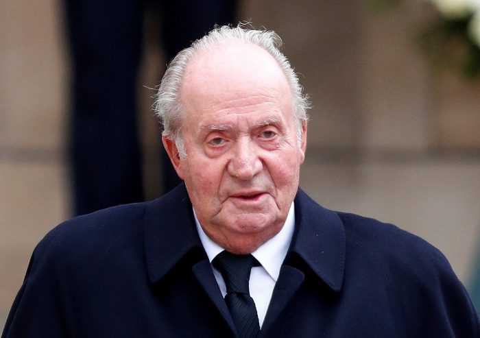 Juan Carlos I abandona España ante denuncias de negocios ocultos en Suiza Juan Carlos I abandona España ante denuncias de negocios ocultos en Suiza