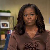 “Es el presidente erróneo”: Michelle Obama entra en la campaña electoral de Estados Unidos con duras palabras en contra de Donald Trump