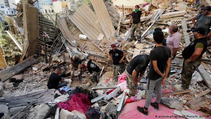 Beirut cuenta a sus muertos entre el caos y los escombros Beirut cuenta a sus muertos entre el caos y los escombros