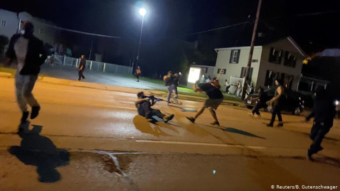 Detenido el adolescente que mató a dos manifestantes en Kenosha Detenido el adolescente que mató a dos manifestantes en Kenosha