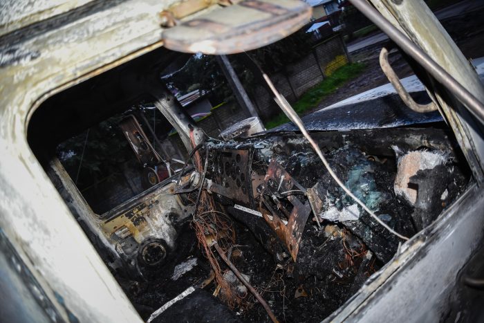 Nuevo ataque incendiario en el sur: queman dos camiones y maquinaria forestal en la Región de Los Ríos Nuevo ataque incendiario en el sur: queman dos camiones y maquinaria forestal en la Región de Los Ríos