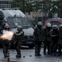 Carabineros se prepara para el primer aniversario del estallido social con escudos más grandes y nuevas escopetas antidisturbios