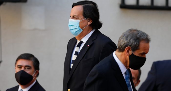Plebiscito sigue generando contrapuntos en el seno del Gobierno: Allamand dice que “un resultado equilibrado le convendría más al país” y Desbordes recuerda que Piñera pidió “prescindencia” Plebiscito sigue generando contrapuntos en el seno del Gobierno: Allamand dice que “un resultado equilibrado le convendría más al país” y Desbordes recuerda que Piñera pidió “prescindencia”