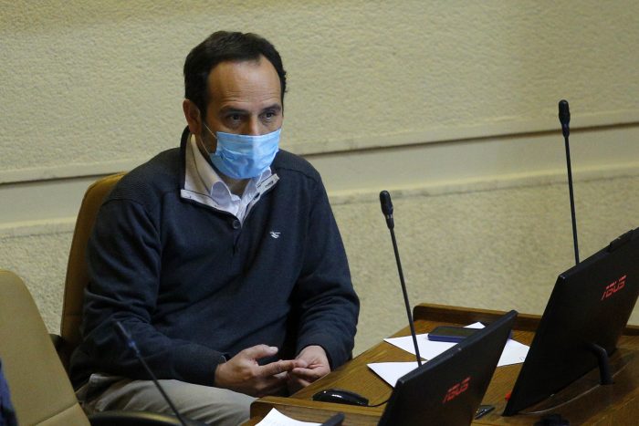 Diputado Núñez (PC) estuvo detenido por una hora en un control por no tener pasaporte sanitario Diputado Núñez (PC) estuvo detenido por una hora en un control por no tener pasaporte sanitario