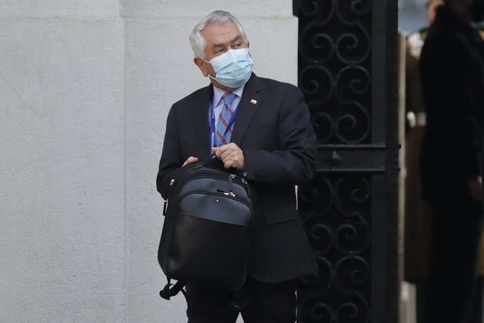 Ministro Paris dice que vacuna contra el covid-19 será gratuita y obligatoria para los grupos de riesgo Ministro Paris dice que vacuna contra el covid-19 será gratuita y obligatoria para los grupos de riesgo