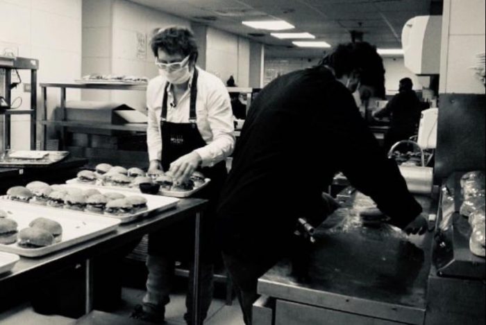 Chef por Chile, la iniciativa que une a la industria gastronómica para ir en ayuda de los más vulnerables Chef por Chile, la iniciativa que une a la industria gastronómica para ir en ayuda de los más vulnerables
