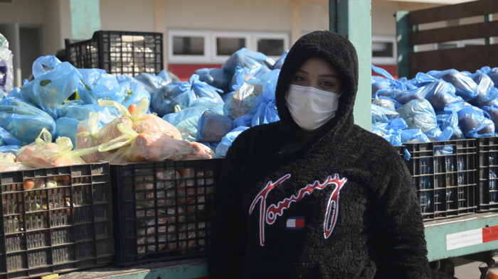 Scarlette Sepúlveda, la joven de La Pintana que reparte en camión alimentos para madres adolescentes de la comuna Scarlette Sepúlveda, la joven de La Pintana que reparte en camión alimentos para madres adolescentes de la comuna