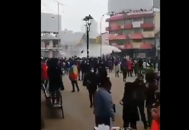 Continúa la tensión en La Araucanía: Se registran violentos incidentes en pleno centro de Temuco Continúa la tensión en La Araucanía: Se registran violentos incidentes en pleno centro de Temuco