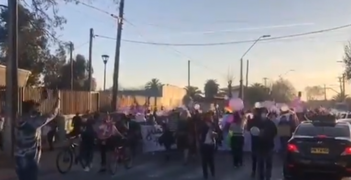 Continúan las multitudinarias manifestaciones en Villa Alemana por el asesinato de Ámbar Cornejo Continúan las multitudinarias manifestaciones en Villa Alemana por el asesinato de Ámbar Cornejo