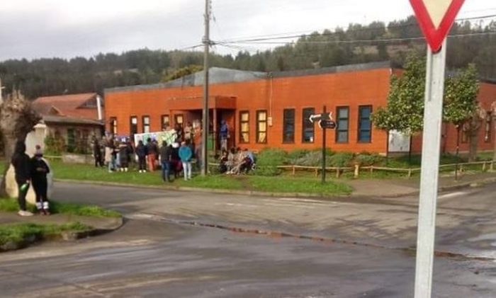 Cerca de 100 personas se tomaron la Municipalidad de Tirúa en señal de solidaridad al pueblo mapuche Cerca de 100 personas se tomaron la Municipalidad de Tirúa en señal de solidaridad al pueblo mapuche