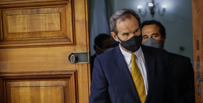 Canciller Allamand se resiste a dejar primera fila de la coyuntura política: “El Gobierno se va a reperfilar siendo capaz de frenar el parlamentarismo de facto” Canciller Allamand se resiste a dejar primera fila de la coyuntura política: