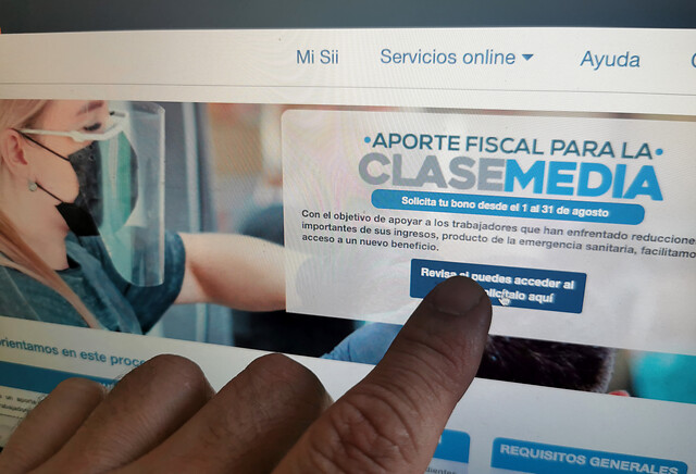 Fiscalizadores del SII por el Bono Clase Media: “No se fue a la cárcel gente por las platas políticas y se va a ir alguien por 500 mil pesos” Fiscalizadores del SII por el Bono Clase Media: “No se fue a la cárcel gente por las platas políticas y se va a ir alguien por 500 mil pesos”
