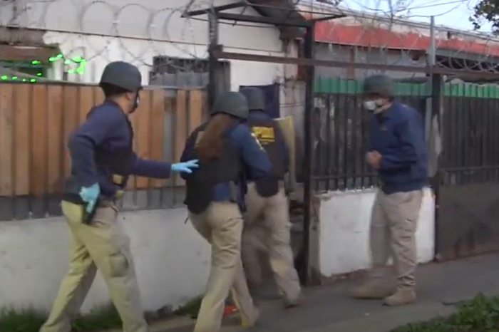 Detienen a cuatro neonazis por secuestrar y torturar a joven homosexual: Movilh pide intervención del Ministerio del Interior Detienen a cuatro neonazis por secuestrar y torturar a joven homosexual: Movilh pide intervención del Ministerio del Interior