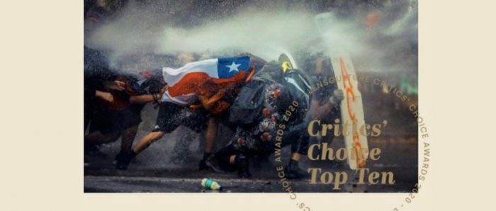 Fotógrafo Javier Vergara gana mención en Lens Critics’ Choice Award con foto del estallido social Fotógrafo Javier Vergara gana mención en Lens Critics’ Choice Award con foto del estallido social
