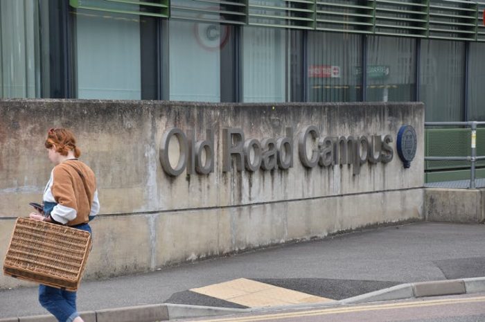 La vacuna de Oxford contra COVID-19: qué sabemos sobre su seguridad y eficacia La vacuna de Oxford contra COVID-19: qué sabemos sobre su seguridad y eficacia